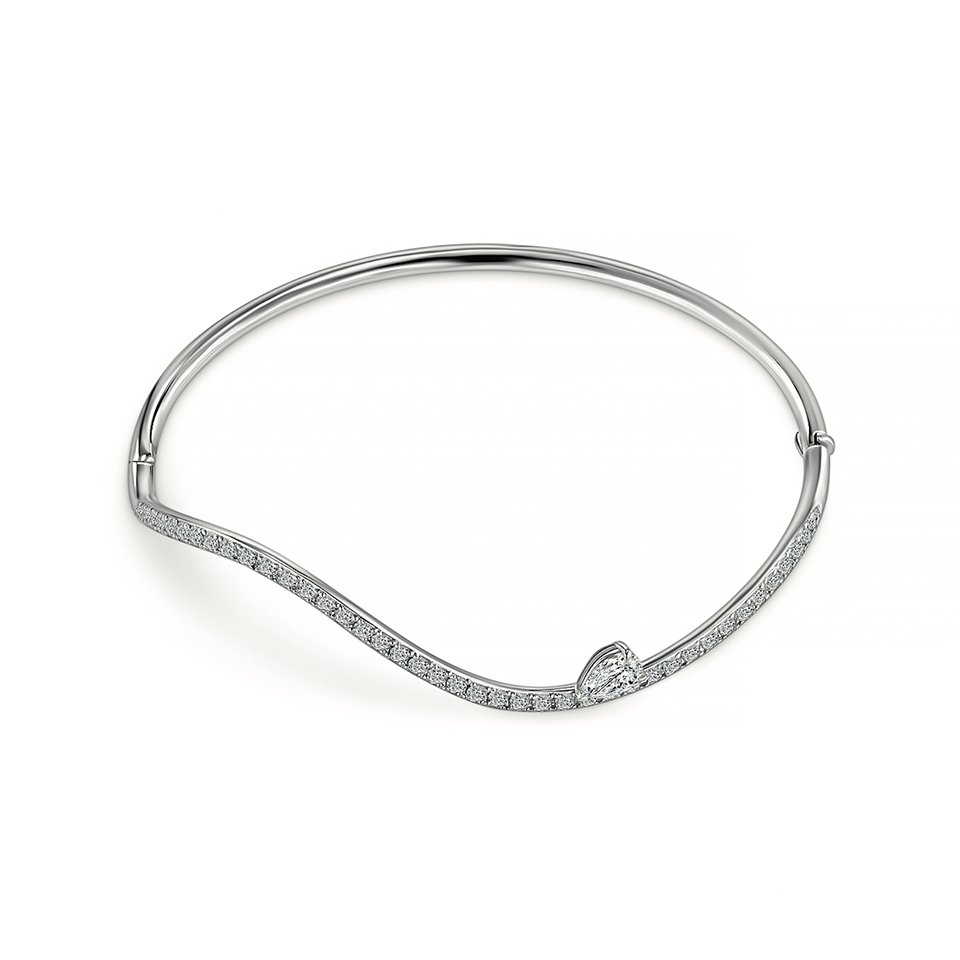 Колье-­обруч из обновленной коллекции LETHE.  Фото: ALROSA Diamonds