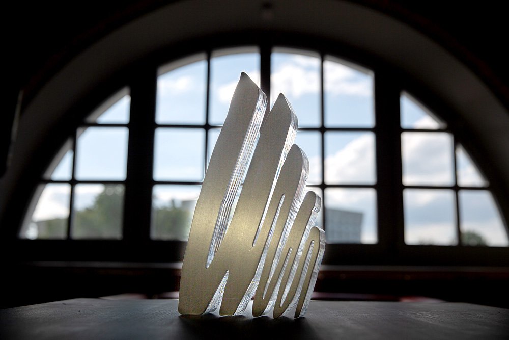 Статуэтка премии «Инновация». Фото: Волго-Вятский филиал Государственного центра современного искусства (ГЦСИ) в составе РОСИЗО