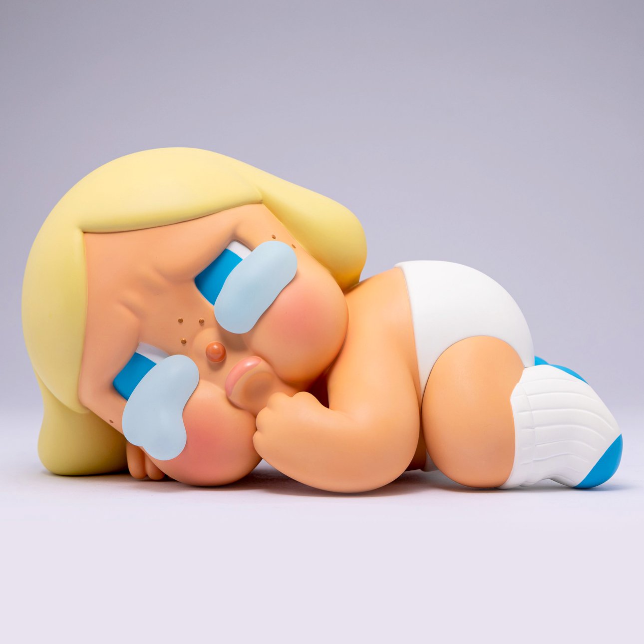 Cамая известная из коллекционных игрушек после Labubu — это Crybaby. Фото: Trendy gallery