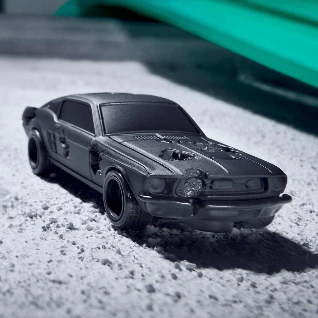 Куда доступнее машинки Hot Wheels из коллаборации Аршама и компании Mattel — всего по $70. Фото: Mattel