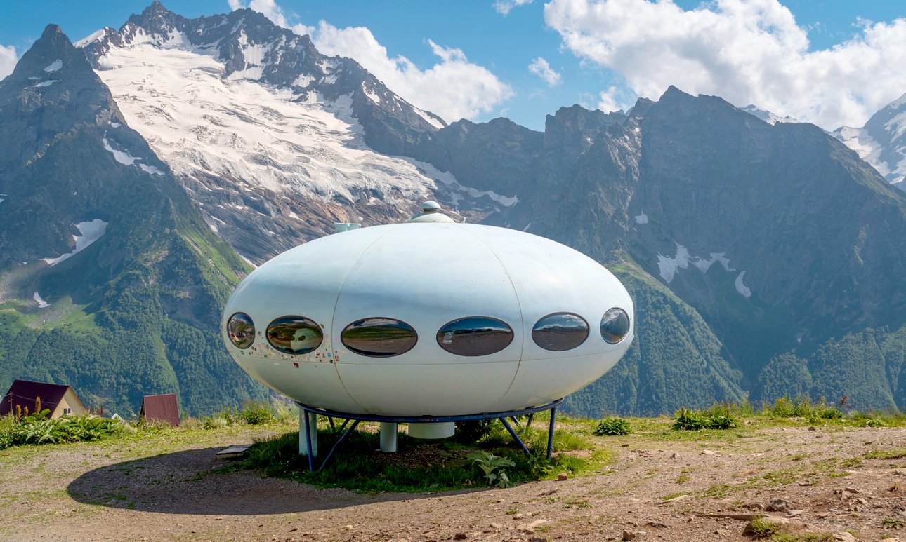 Дом Futuro — типичный представитель космического стиля в архитектуре. Фото: Ula Ulachka / Фотобанк Лори