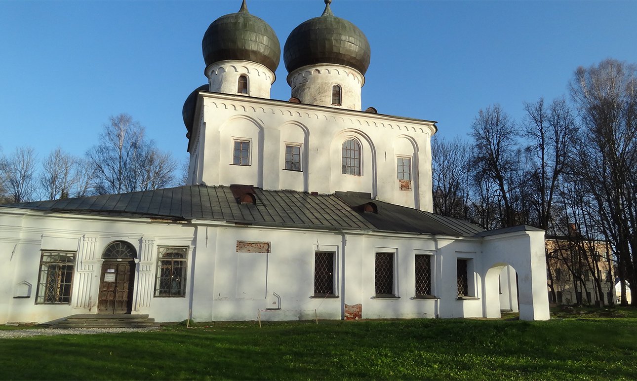 Северный фасад собора до реставрации.  Фото: Новгородский музей-заповедник