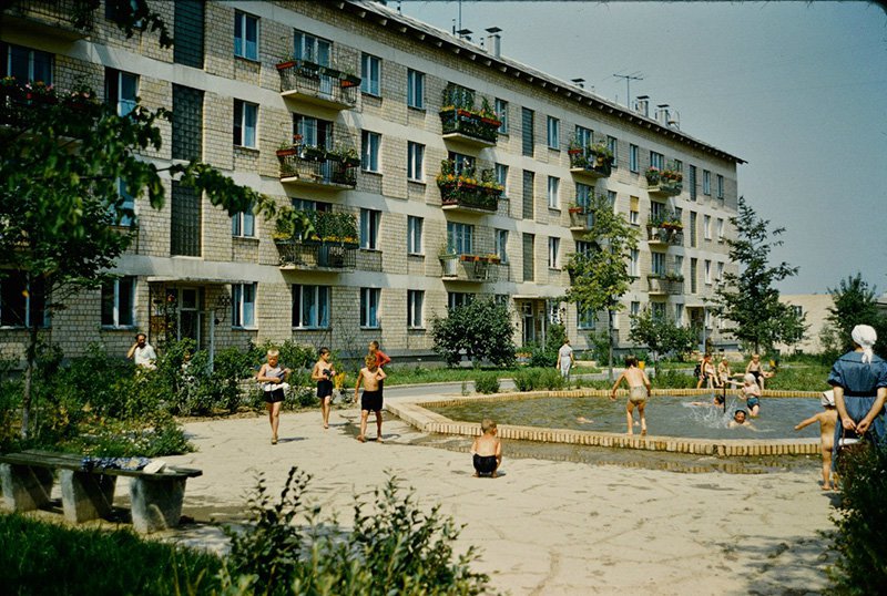 Фотограф Джон Репс. Жилой дом в 9-м квартале района Новые Черемушки. Москва. 1964 г. Сornell University Library