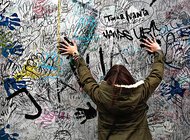 Берлинскую стену хотят восстановить, чтобы вновь разрушить