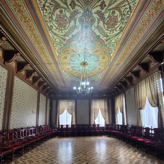 Гостиная в особняке Павлова, расписанная палехскими мастерами. Шуя. Фото: Татьяна Тафинцева