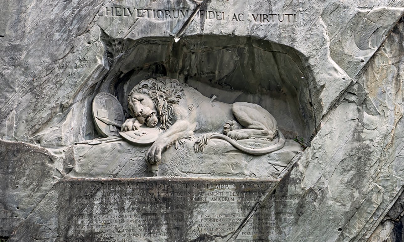 Бертель Торвальдсен (автор модели), Л. Ахорн (скульптор-исполнитель). «Умирающий лев». Памятник, посвященный доблести швейцарских гвардейцев, павших 10 августа 1792 года. 1821. Люцерн, Швейцария.  Фото: А. Савин