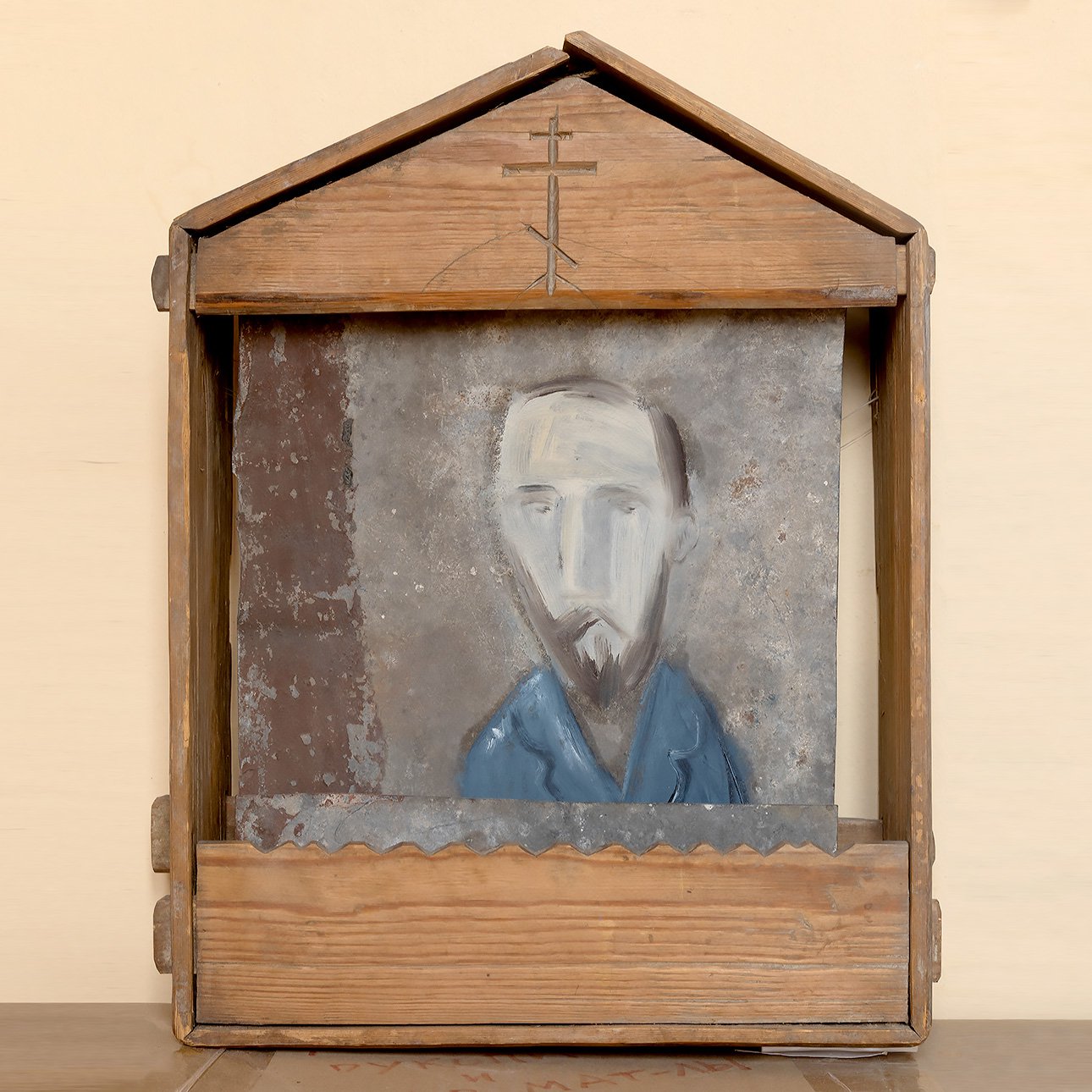 Ирина Затуловская. «Федор Достоевский». 2004. Деревянный киот. Вологда, конец ХIX в. Фото: архив художницы