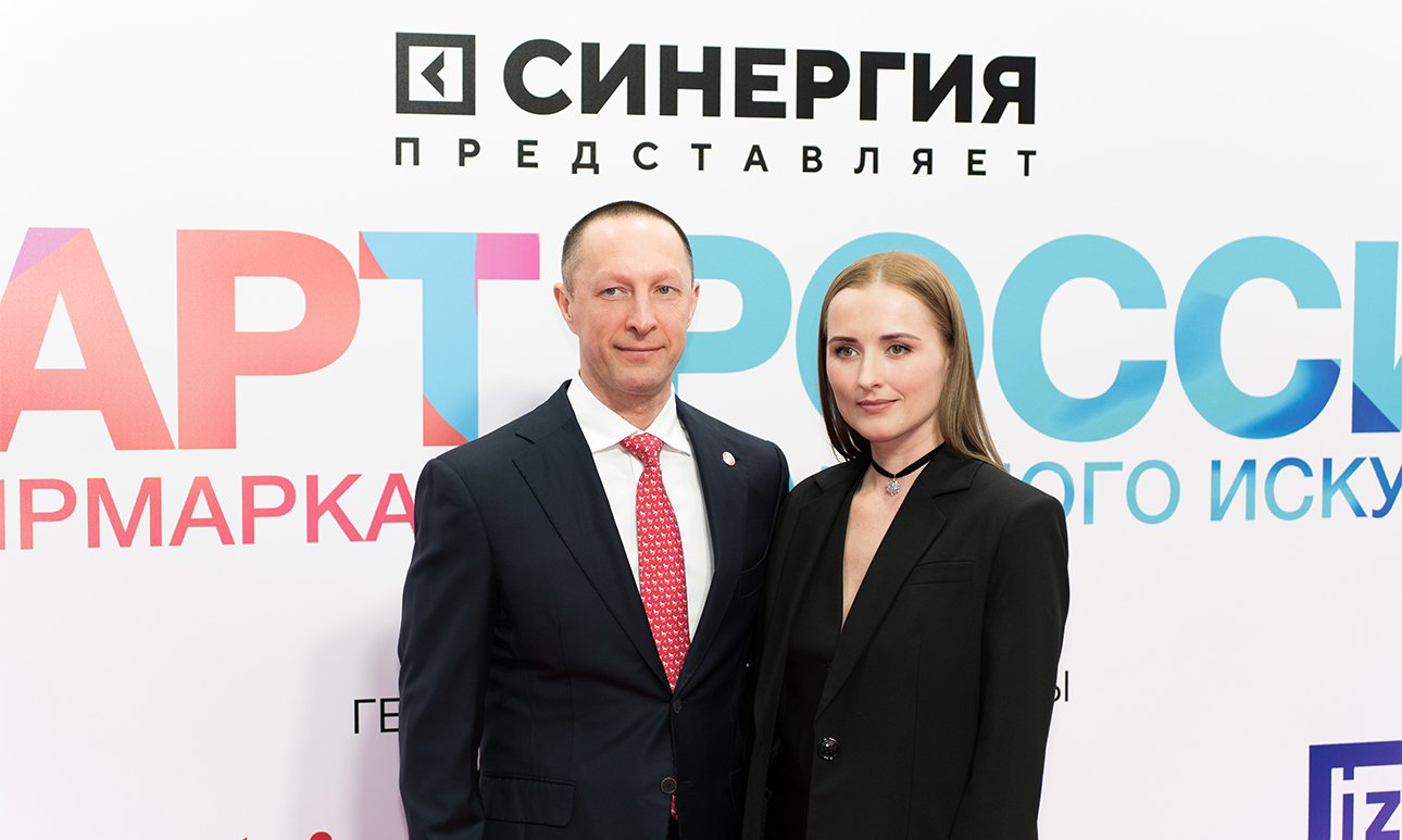 Основатели «Арт России»,президент корпорации «Синергия» Вадим Лобов и искусствовед Елизавета Фролова.  Фото:  Ярмарка современного академического искусства «Арт Россия»