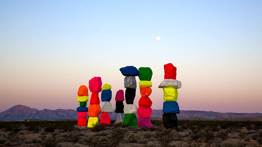 Уго Рондиноне. «Семь волшебных холмов». 2016. Фото: Nevada Museum of Art
