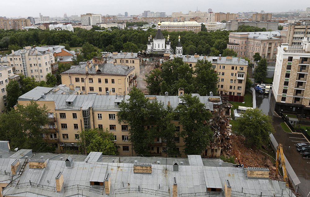 Россия. Москва. 7 июня 2016. Cнос корпусов конструктивистского квартала "Погодинская" в Хамовниках. Михаил Джапаридзе/ТАСС