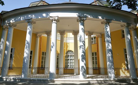 Ампирные фасады дворца Дурасова в Москве вновь обрели свежесть