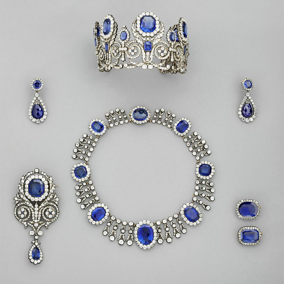 Сапфировый гарнитур: тиара, ожерелье и серьги. Фото: Musée du Louvre