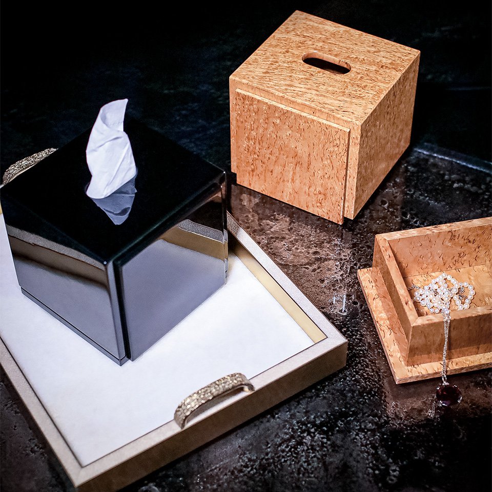 Шкатулки для салфеток из карельской березы и дерева вишни собственного производства ателье «Частная резиденция».  Фото: «Частная резиденция»