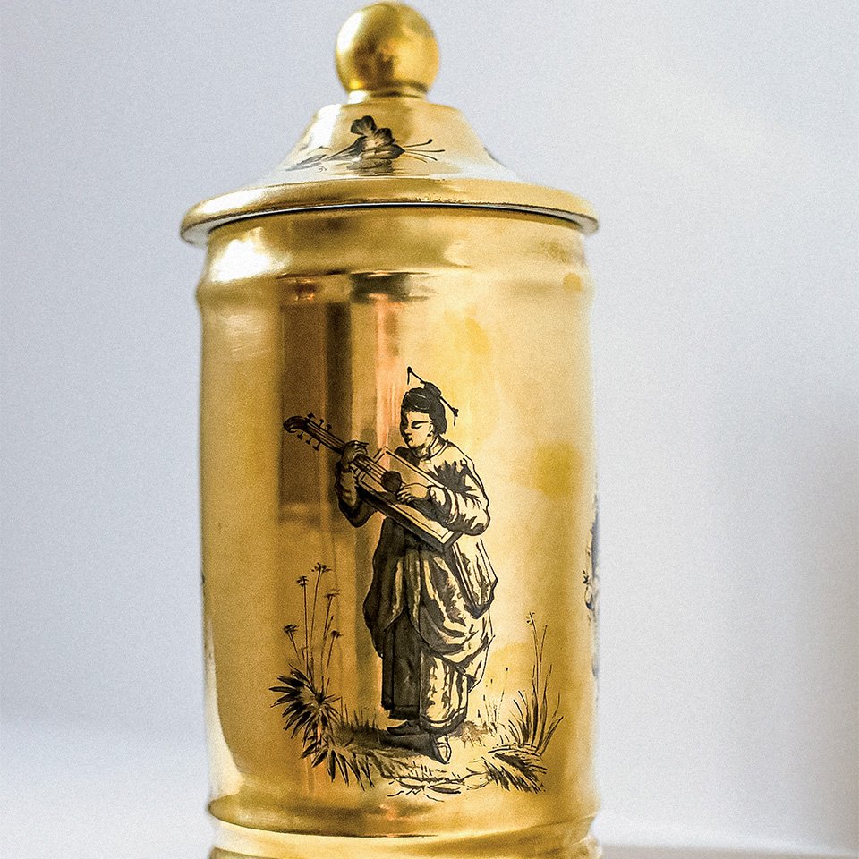 Фарфоровая чайница парижской мастерской Le Tallec.  Фото: «Частная резиденция»