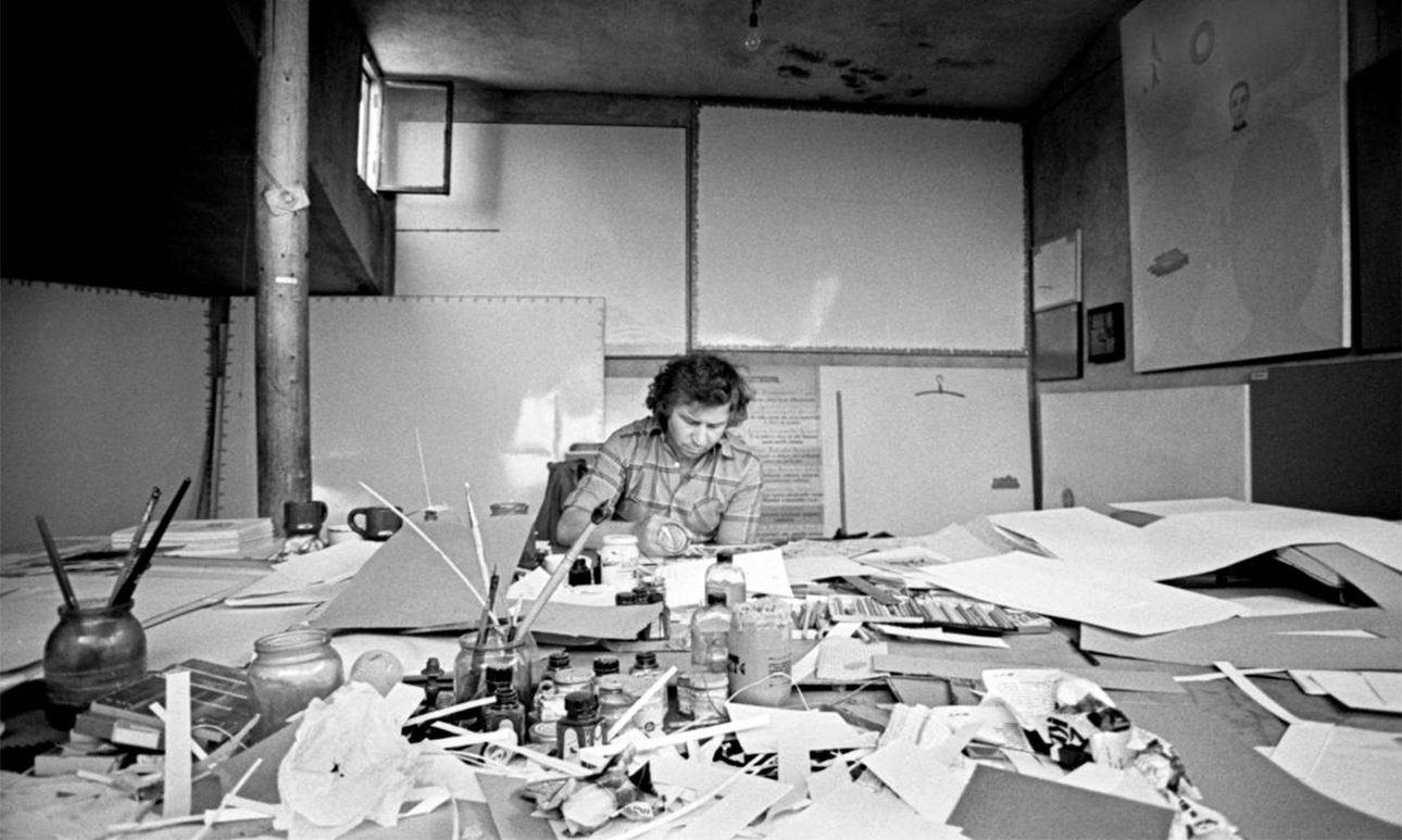 Илья Кабаков за работой в своей мастерской. Москва.  Фото: Сеть архивов российского искусства