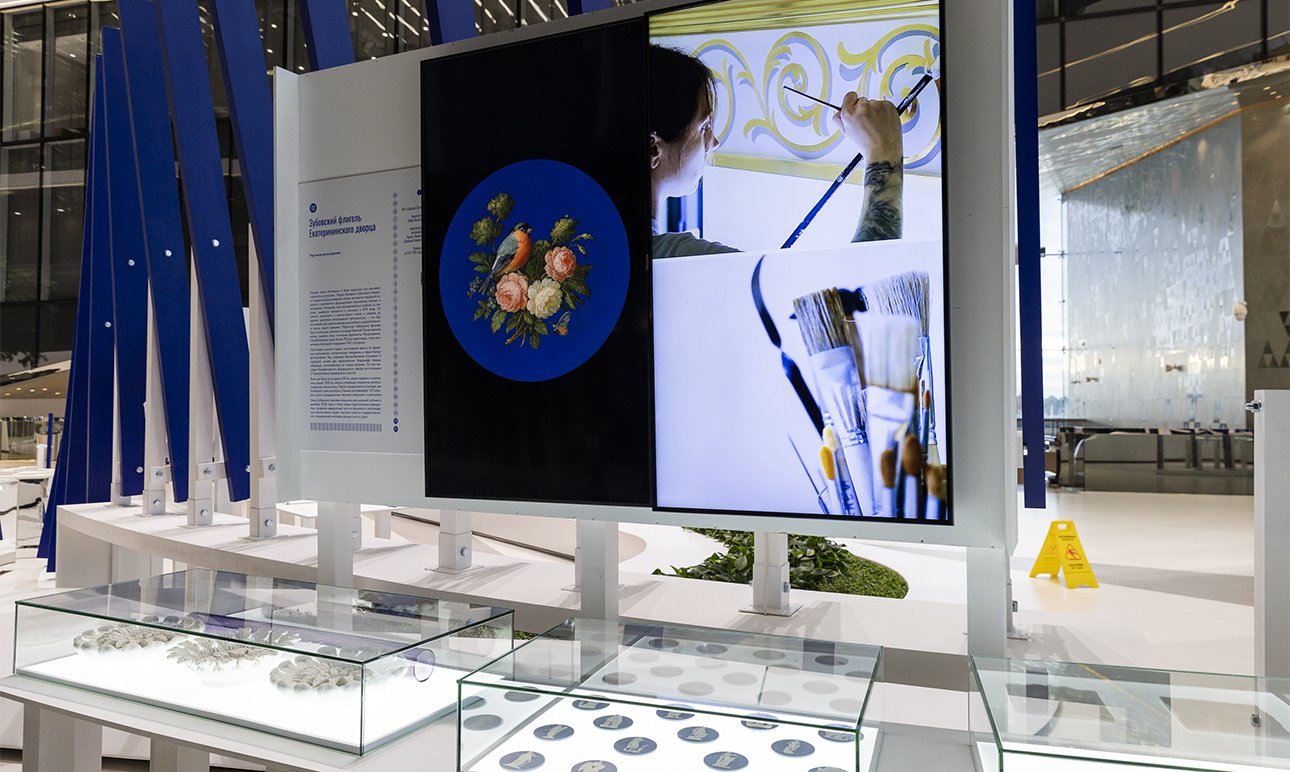 Инсталляция «Путь шедевра» в Лахта Центре. Фото: проект ПАО «Газпром» «Друзья Петербурга»