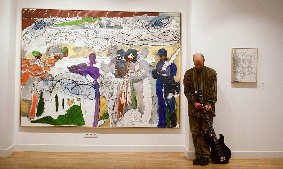 Евгений Музалевский на своей персональной выставке в галерее Аlina Pinsky. 2025.   Фото: Аlina Pinsky Gallery