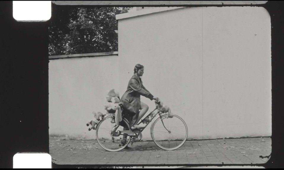 Кадр из фильма Ende der Grillzone. 2025. Bolex 16mm, Kodak film black and white.  Фото: Аlina Pinsky Gallery