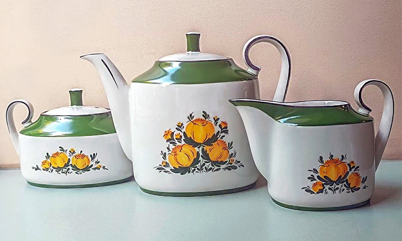 Дина Глагольева. Сервиз «Купавка». 2025. ООО «Фарфор Сысерти» и мастерская автора. Фото: Всероссийский музей декоративного искусства