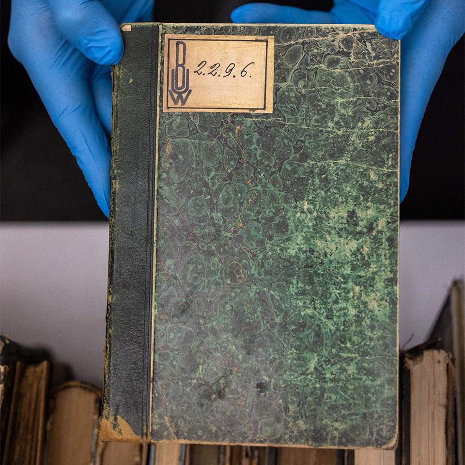 При обысках в Грузии было обнаружено множество старинных изданий, хотя их полный список не опубликован.  Фото: AFP/EastNews