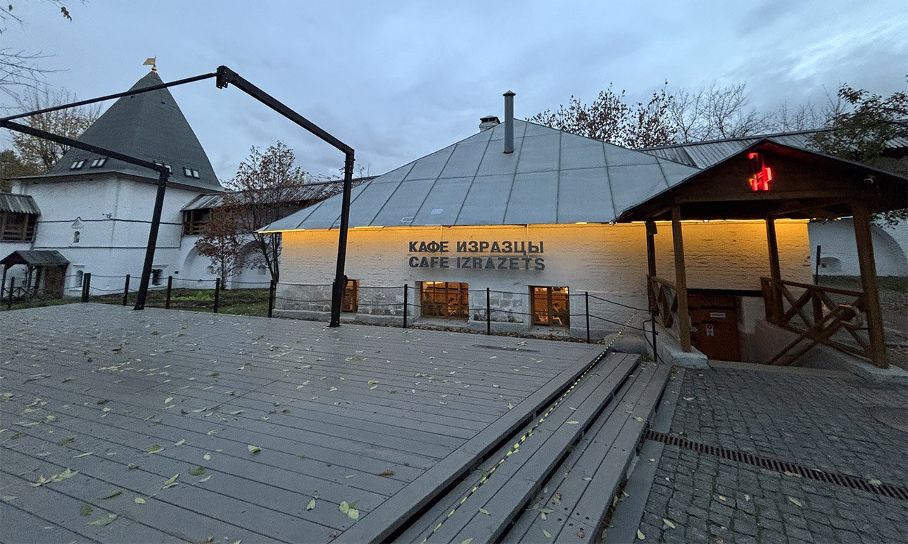 Кафе «Изразцы» на территории Музея имени Андрея Рублева. Фото: Алёна Лапина