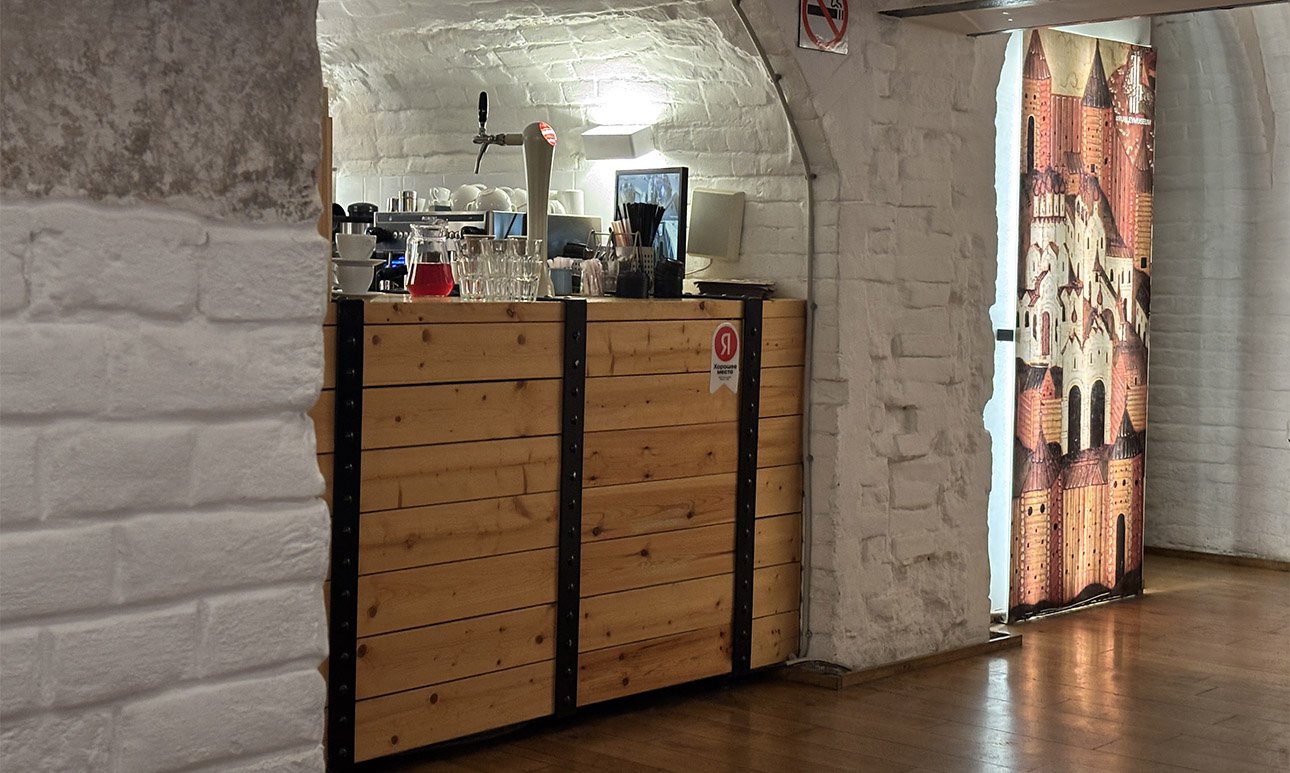 Кафе «Изразцы» на территории Музея имени Андрея Рублева.    Фото: Алёна Лапина