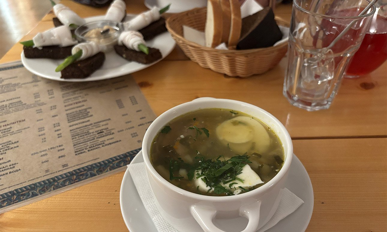 Кафе «Изразцы» на территории Музея имени Андрея Рублева.    Фото: Алёна Лапина