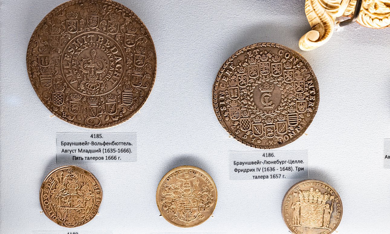 Выставка «Монеты и рыцари. Серебро и сталь».  Фото: Музей Международного нумизматического клуба