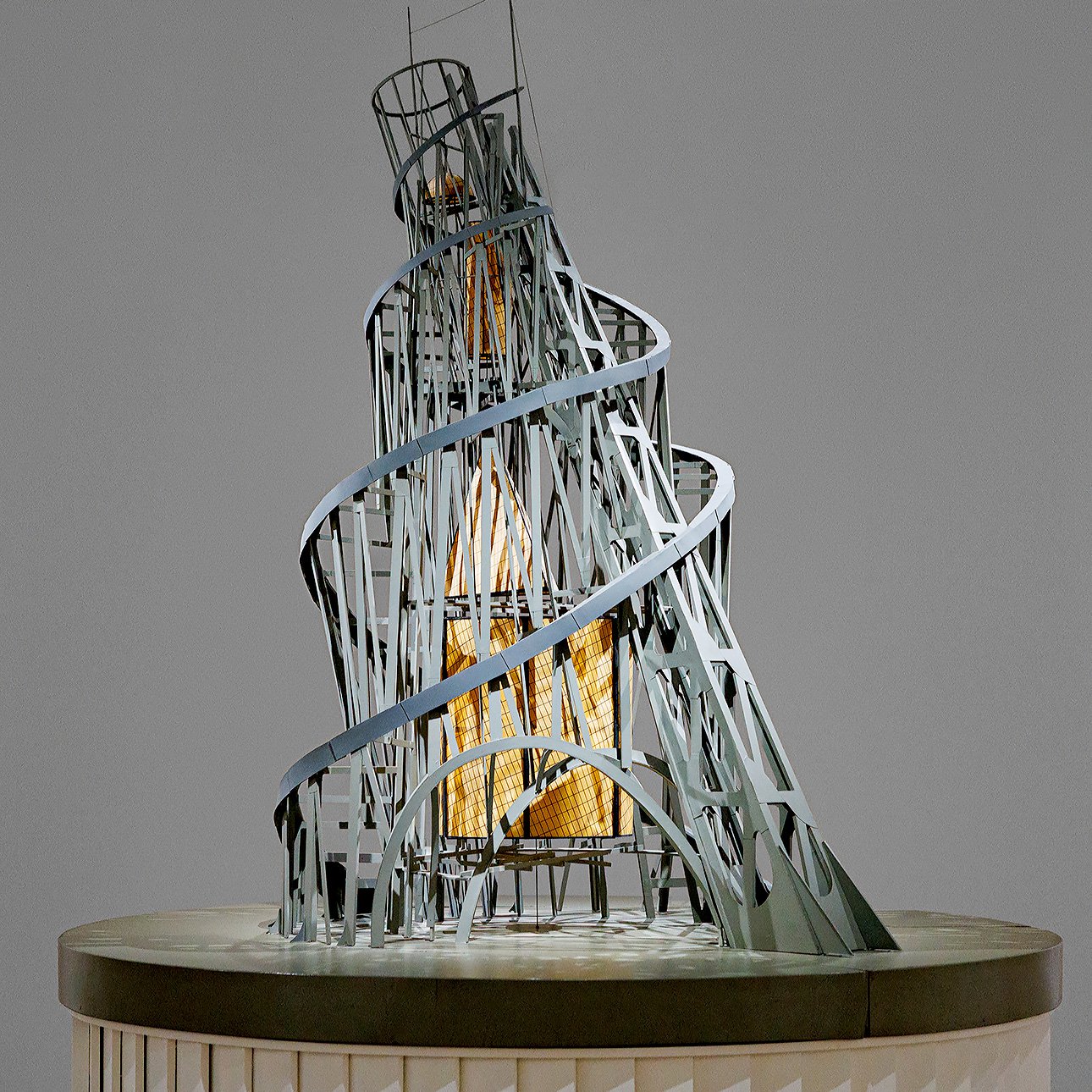 Владимир Татлин. Модель проекта «Памятника III Интернационалу». 1920. Реконструкция 1987–1991. Автор реконструкции: Д.Димаков. Исполнители: Д.Димаков, Е.Лапшина, И.Федотов.   Фото: Михаил Вильчук/Центр «Зотов»