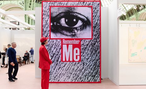 Дамы обгоняют кавалеров: богатые женщины потратили на искусство на 46% больше, чем мужчины