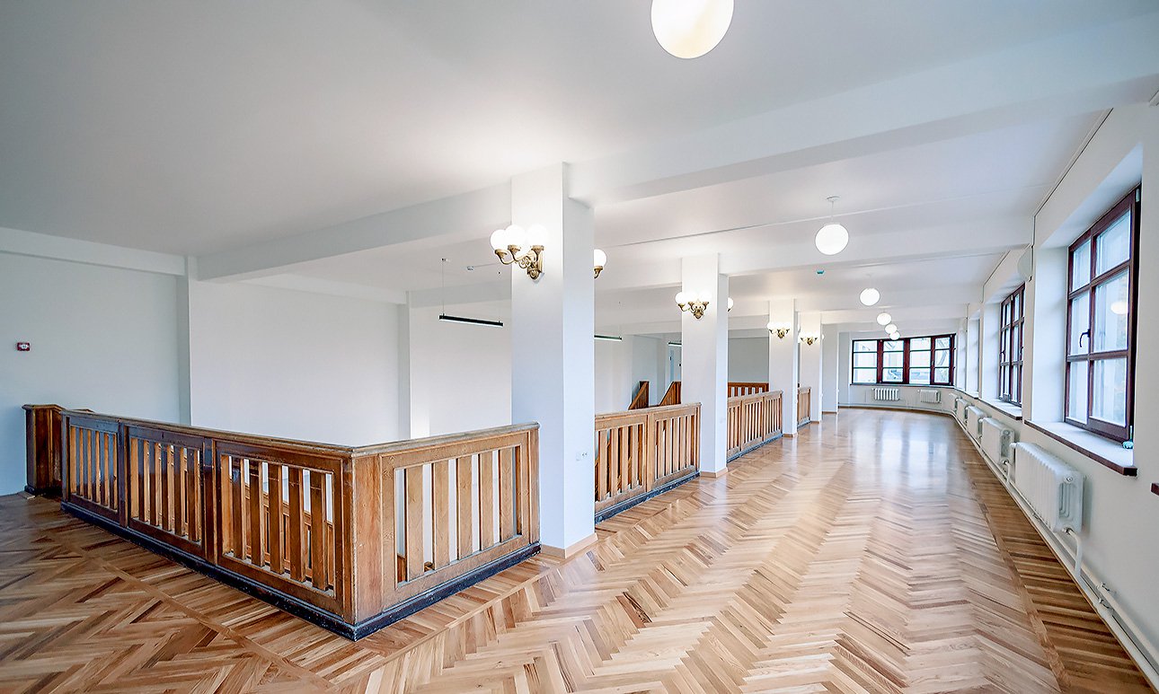 Гордость реставраторов — исторический паркет, который полностью демонтировали, очистили каждую дощечку и вернули на место. Фото: Музей истории Екатеринбурга