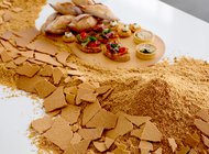 Почему на открытиях в «ГЭС-2» едят пустыню из печенья