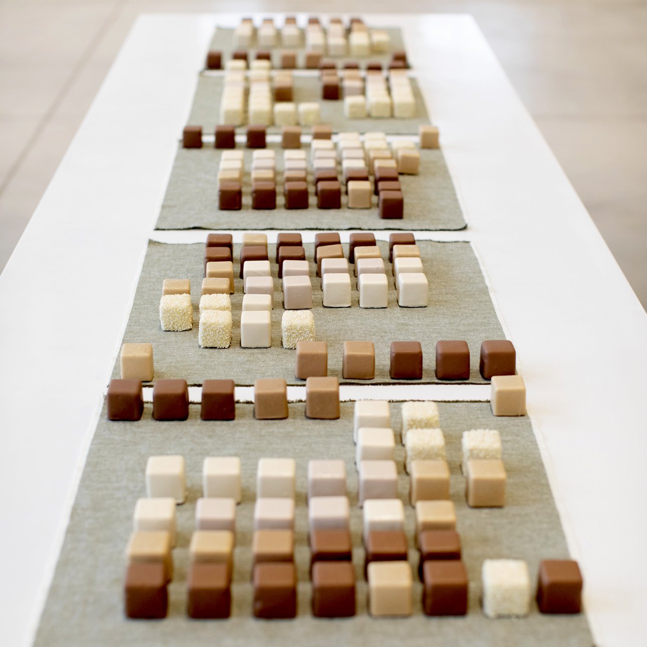 Превью выставки «Нетемные века: новеллы о Средневековье и академизмах».   Фото: Анна Завозяева/Дом культуры «ГЭС-2»