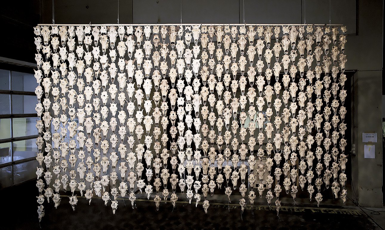 Марет Анне Сара. Инсталляция Pile O’Sápmi-Supreme в Новой галерее в ходе выставки Documenta. Кассель, 2017. Фото: Sonal Bakrania/Tate Modern