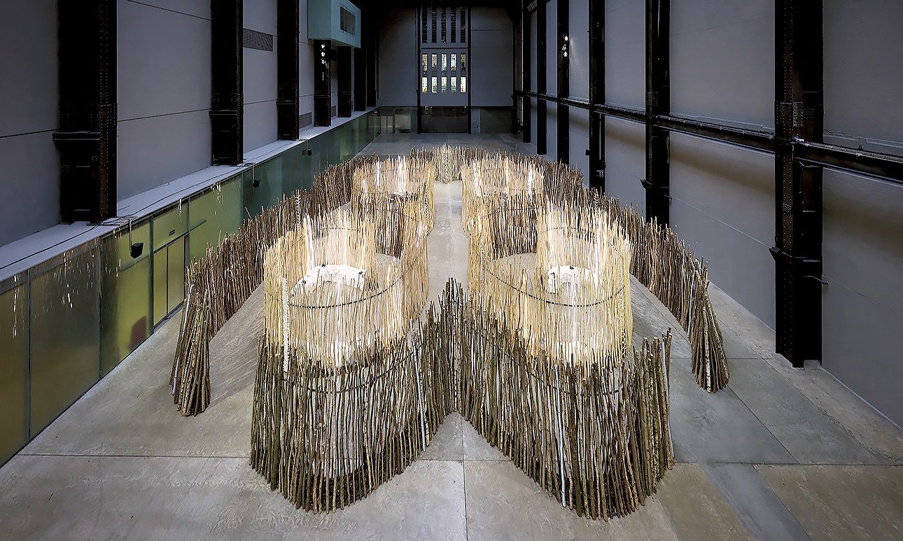 Марет Анне Сара. Инсталляция Goavve-Geabbil в Турбинном зале Тейт Модерн. Лондон, 2025.  Фото: Sonal Bakrania/Tate Modern