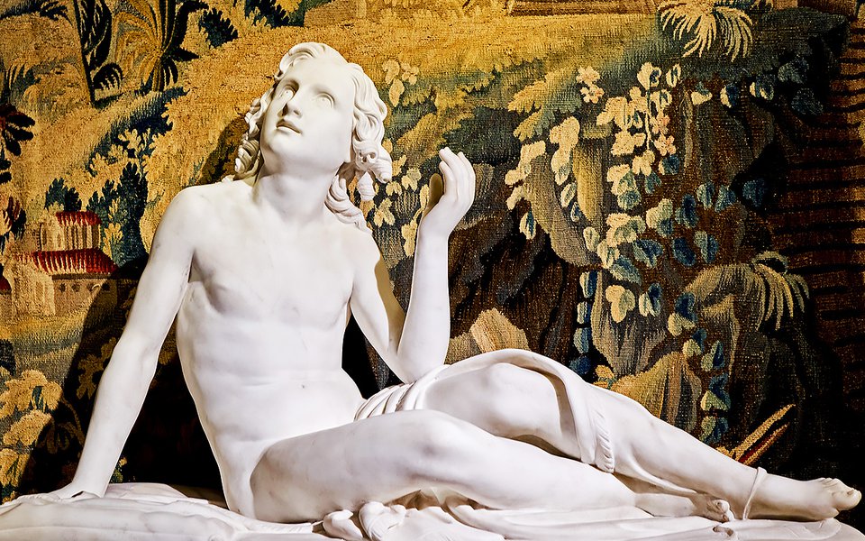 Антикварный салон сохраняет классичность