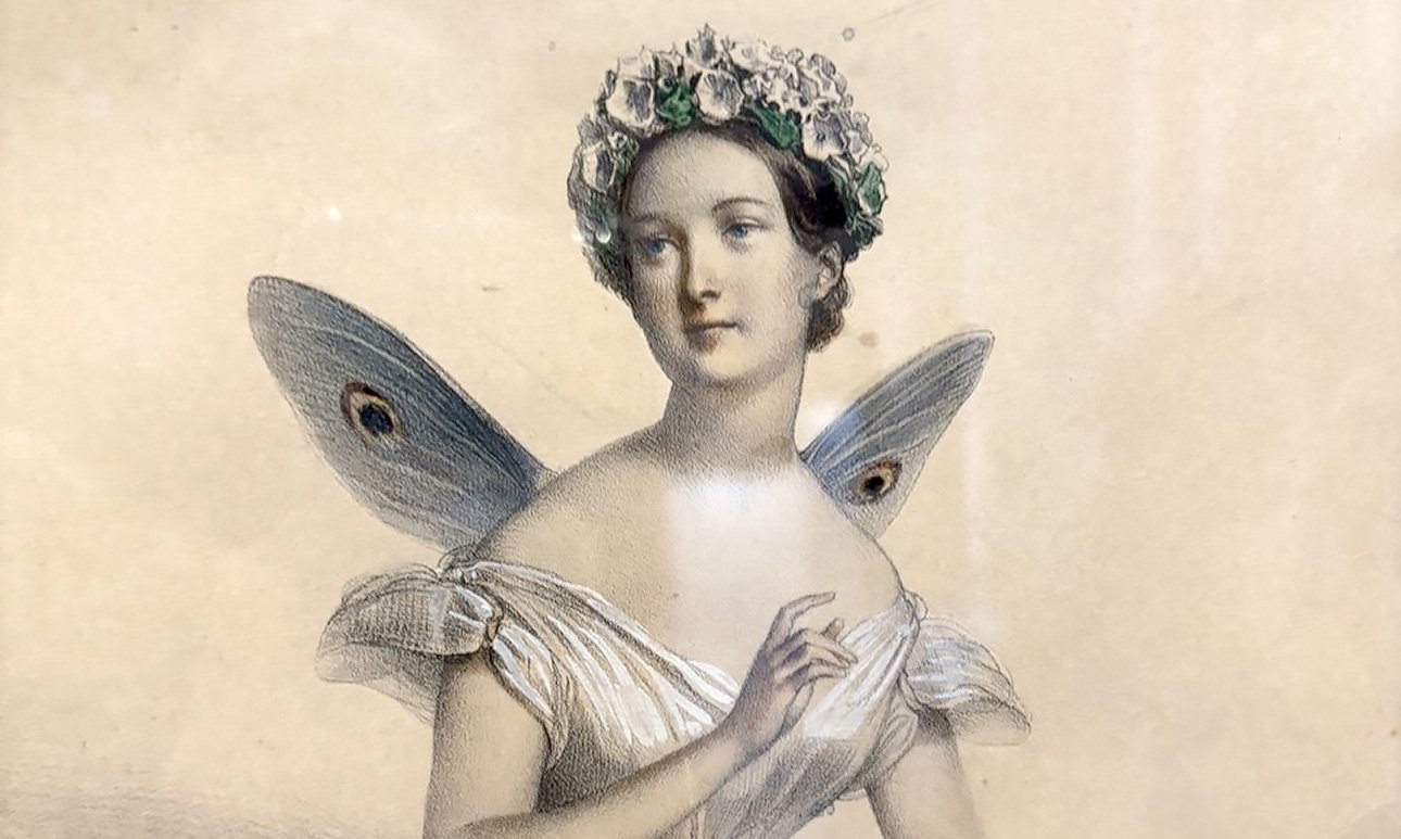 Образ Сильфиды с воздушными крылышками стал центральным на выставке в Музее театрального и музыкального искусства. Фото: Милена Орлова