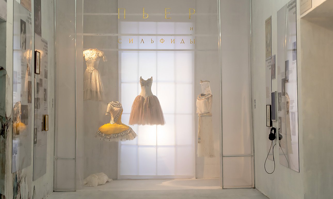 Костюмы балерин, исполнявших партии в балетах Пьера Лакотта.  Фото: Санкт-Петербургский государственный музей театрального и музыкального искусства