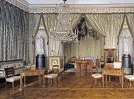 Королевскую спальню в «швабском Версале» декорируют по вкусу прежнего хозяина