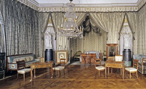 Королевскую спальню в «швабском Версале» декорируют по вкусу прежнего хозяина