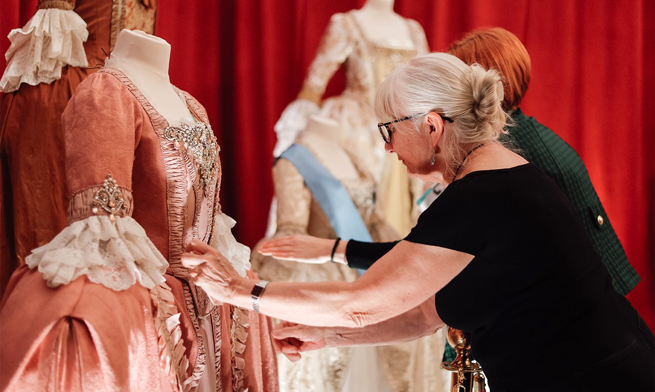 Выставка кинокостюмов, организованная проектом ПАО «Газпром» «Друзья Петербурга». Фото: пресс-служба Дней Эрмитажа