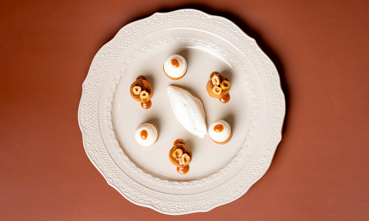 Меню исторического бранча к выставке «Свой человек. Владимир Гиляровский» Дома русского бильярда и Музея русского импрессионизма. Ресторан «Москва». Сырники из творога из топленого молока с карамелью.   Фото: Музей русского импрессионизма