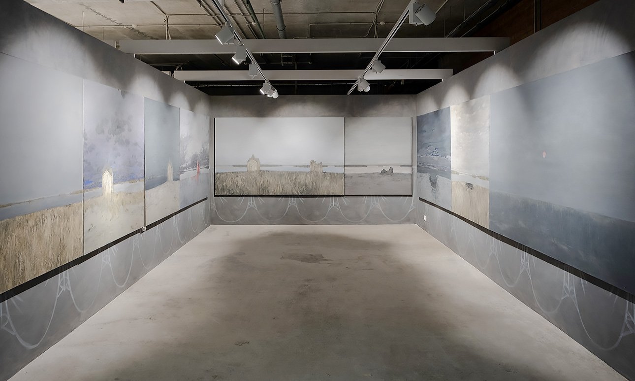 Тотальная живописная инсталляция Сергея Карева «Русский край» на стенде галереи Futuro.   Фото: Евгения Баранова