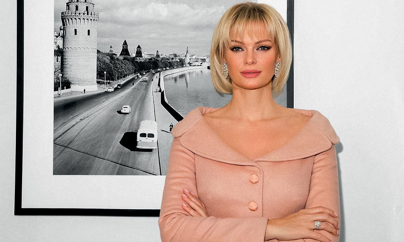 Юлия Визгалина у фото Наума Грановского. Фото: Soho Jewelry Group