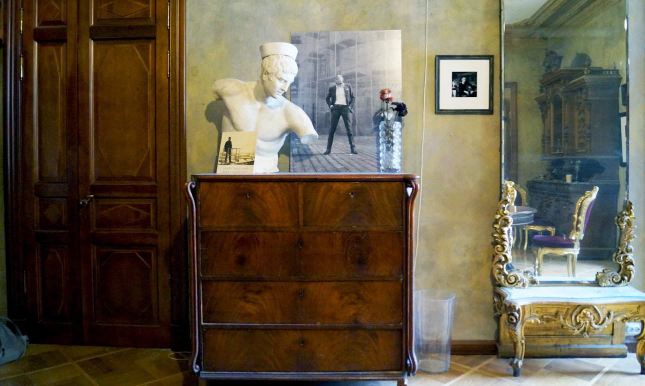 Интерьер будущего музея Георгия Гурьянова в квартире на Литейном проспекте.  Фото: Наталья Шкуренок