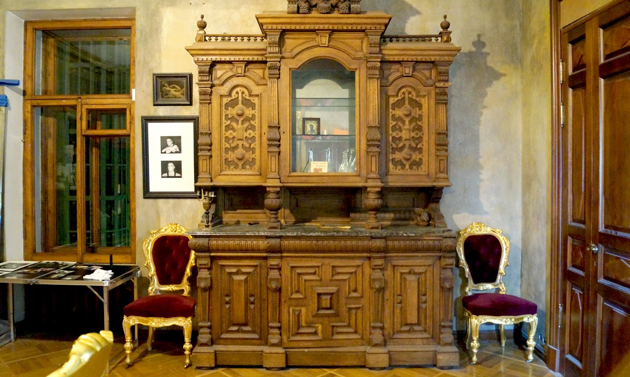 Интерьер будущего музея Георгия Гурьянова в квартире на Литейном проспекте.  Фото: Наталья Шкуренок