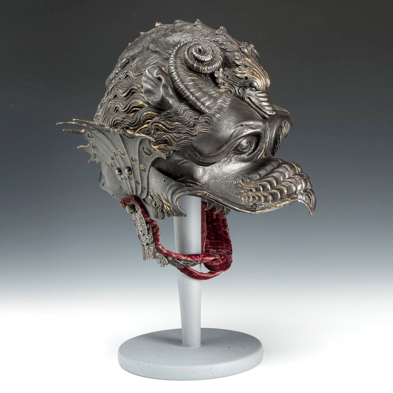 Доспех, изготовленный в 1530-х годах для герцога Урбино миланским оружейником Филиппо Негроли.  Фото: Государственный исторический музей