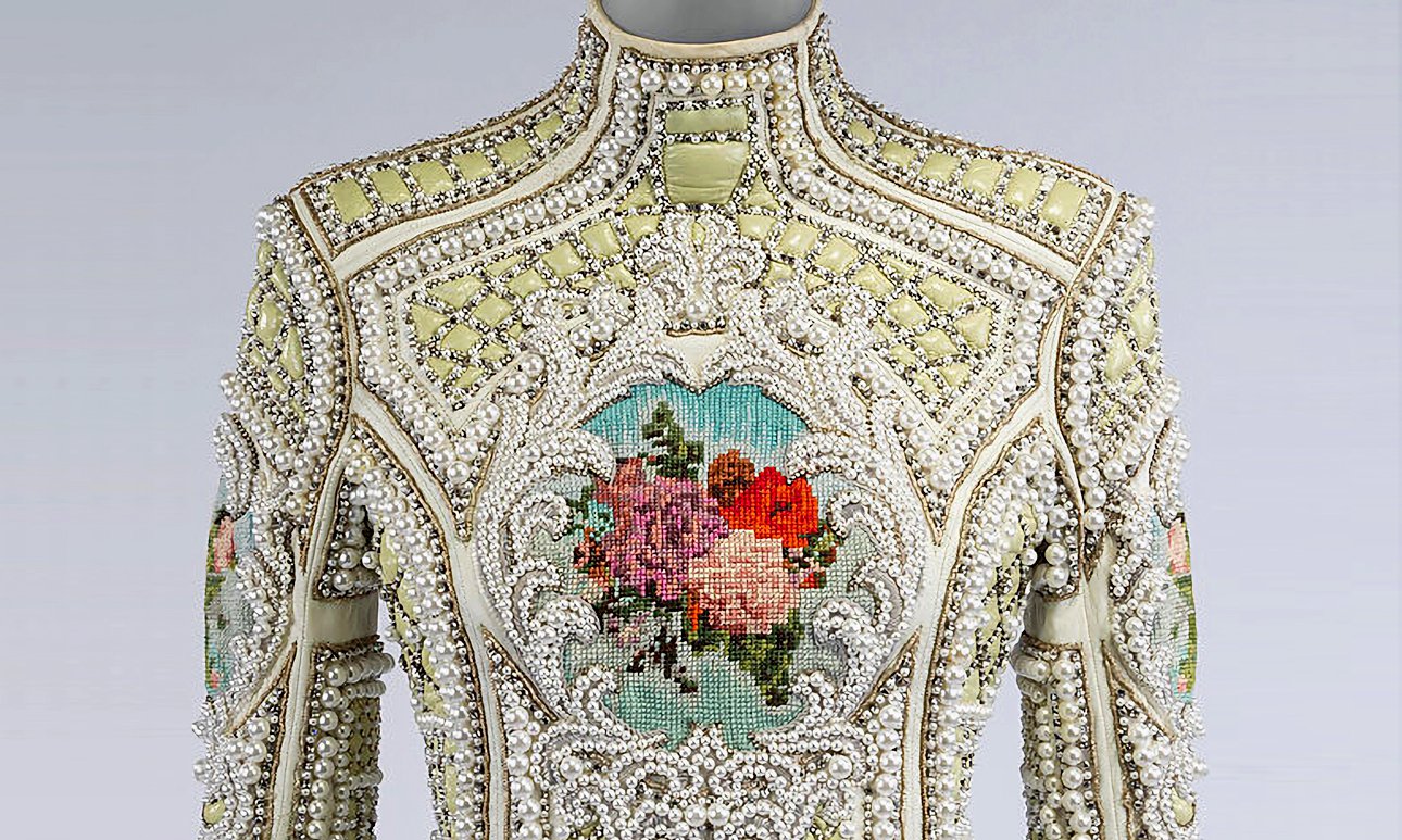 Платье Balmain. Дизайнер Оливье Рустен.  Фото: Metropolitan Museum of Art