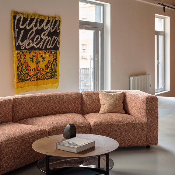 Новое пространство школы masters, оформленное испанским мебельным брендом Andreu World.  Фото: masters