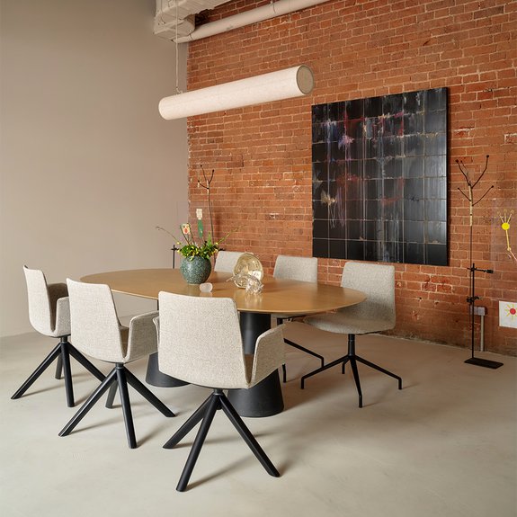 Новое пространство школы masters, оформленное испанским мебельным брендом Andreu World.  Фото: masters